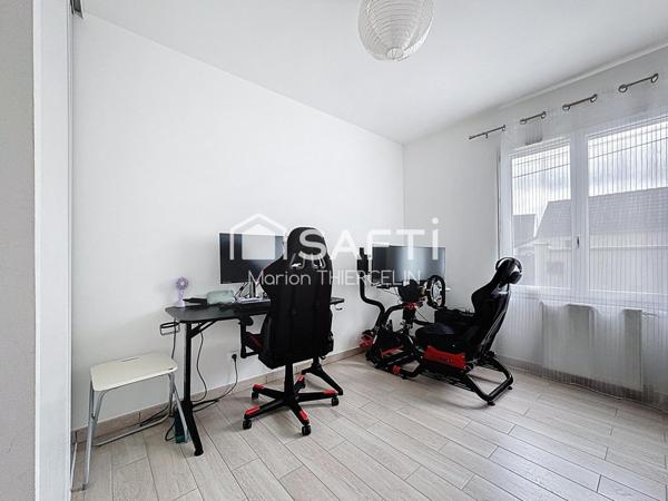 Maison familiale récente de 5 chambres avec garage attenant