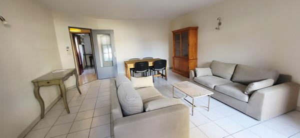 Avignon (84000) T2 Lumineux avec Terrasse et Grand Garage - Avignon Intra-Muros