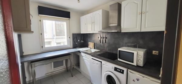 Avignon (84000) T2 Lumineux avec Terrasse et Grand Garage - Avignon Intra-Muros