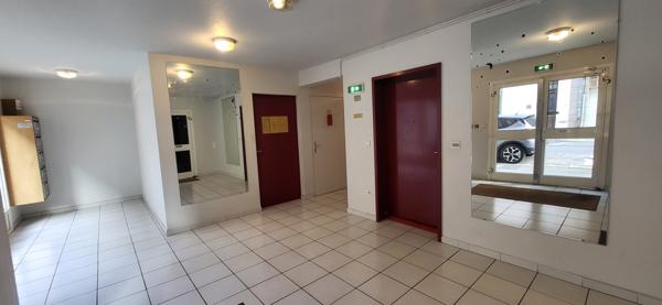 Avignon (84000) T2 Lumineux avec Terrasse et Grand Garage - Avignon Intra-Muros