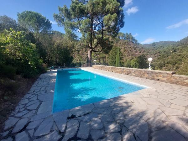 Mas en pierre en Cévennes avec 7ht de terrain garage et piscine vue panoramique