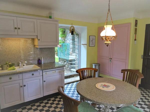 Mas en pierre en Cévennes avec 7ht de terrain garage et piscine vue panoramique