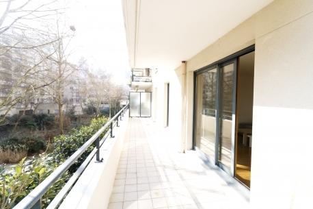 Location appartement 3 pièces 72 m² Courbevoie