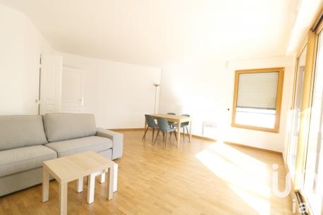 Location appartement 3 pièces 72 m² Courbevoie
