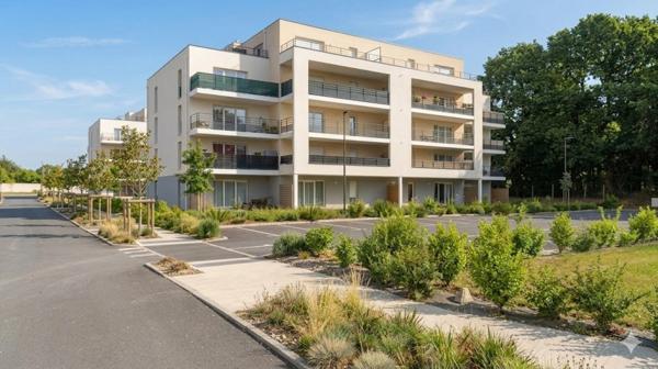 Quimper, quartier Kerfeunteun – Appartement de type 2 situé au dernier étage, d’une surface habitable de 46 m² – Terrasse – Parking en sous-sol.