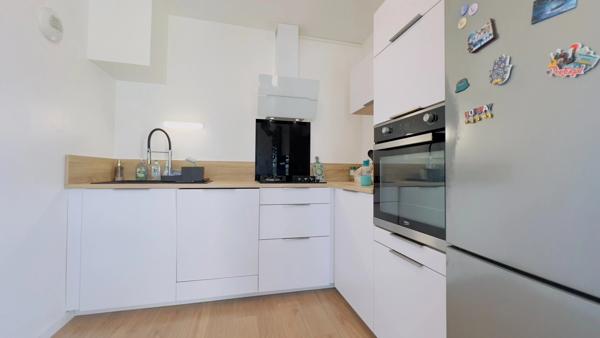 Quimper, quartier Kerfeunteun – Appartement de type 2 situé au dernier étage, d’une surface habitable de 46 m² – Terrasse – Parking en sous-sol.