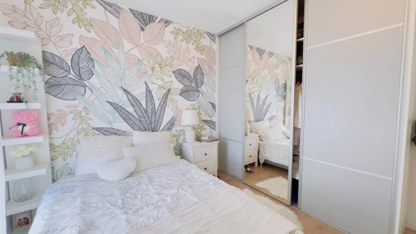 Quimper, quartier Kerfeunteun – Appartement de type 2 situé au dernier étage, d’une surface habitable de 46 m² – Terrasse – Parking en sous-sol.