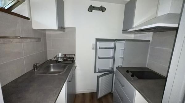STUDIO AVEC CUISINE EQUIPEE- ASCENSEUR- - CLIMATISATION - EAU INCLUS DANS LES CHARGES