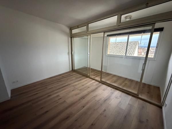 STUDIO AVEC CUISINE EQUIPEE- ASCENSEUR- - CLIMATISATION - EAU INCLUS DANS LES CHARGES
