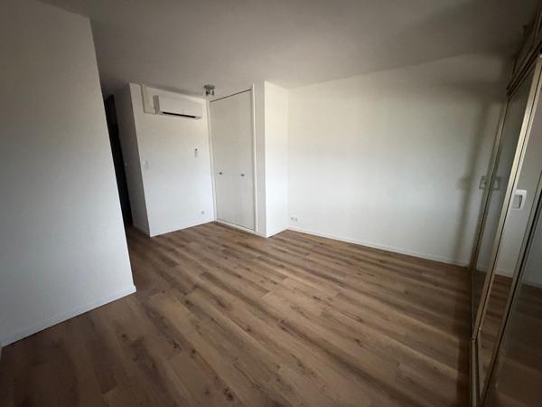STUDIO AVEC CUISINE EQUIPEE- ASCENSEUR- - CLIMATISATION - EAU INCLUS DANS LES CHARGES