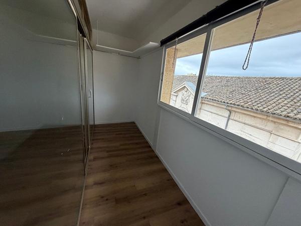 STUDIO AVEC CUISINE EQUIPEE- ASCENSEUR- - CLIMATISATION - EAU INCLUS DANS LES CHARGES