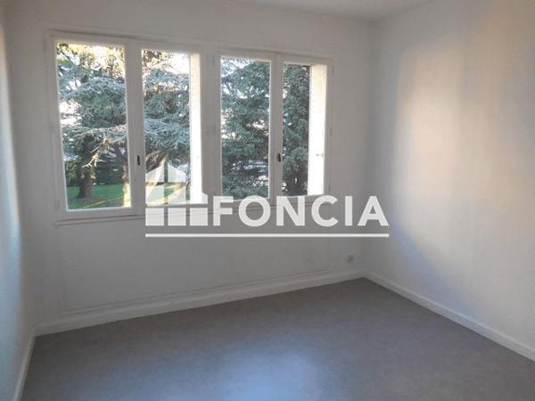 Location Appartement 5 pièces 84.1 m² - RUE VICTOR HUGO Pierrelatte 26700