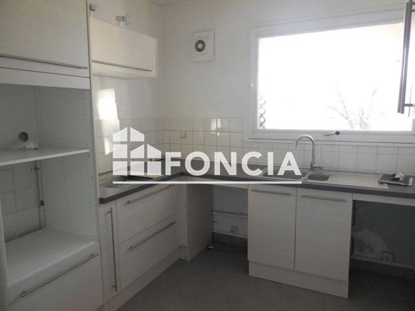 Location Appartement 5 pièces 84.1 m² - RUE VICTOR HUGO Pierrelatte 26700