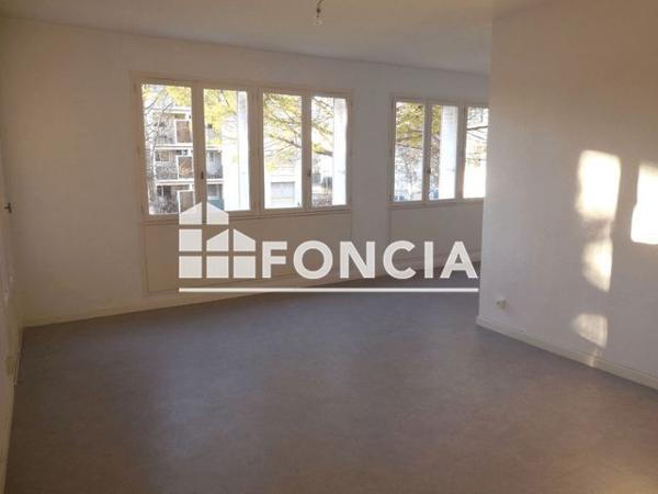 Location Appartement 5 pièces 84.1 m² - RUE VICTOR HUGO Pierrelatte 26700