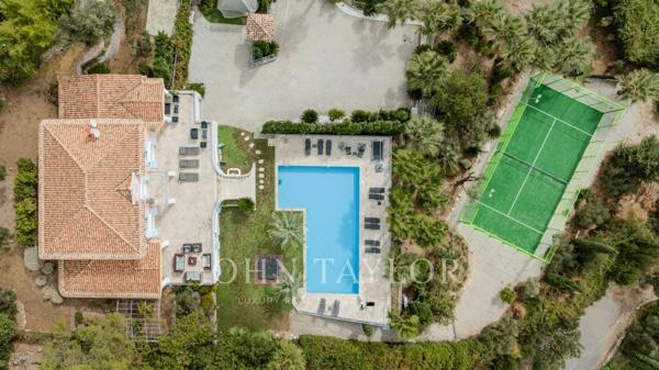 Villa de luxe avec vue panoramique et court de padel – Grasse, proche Valbonne
