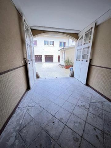 APPARTEMENT BOURGEOIS AVEC VUE DIRECT SUR LE CHATEAU !!!