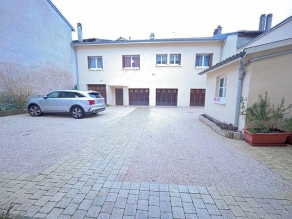 APPARTEMENT BOURGEOIS AVEC VUE DIRECT SUR LE CHATEAU !!!