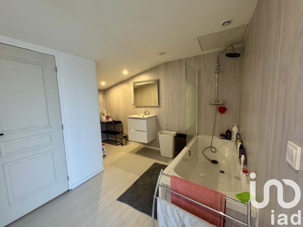 House for sale 4 rooms 106 m² Reignac