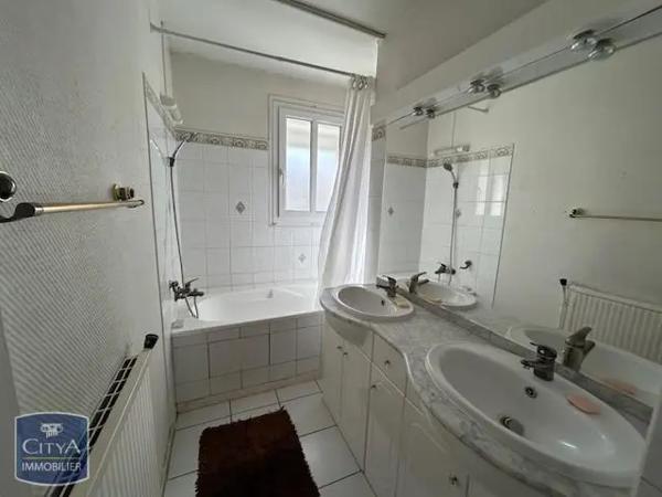 Appartement à louer 3 pièces 64.75m² Royan (17200)