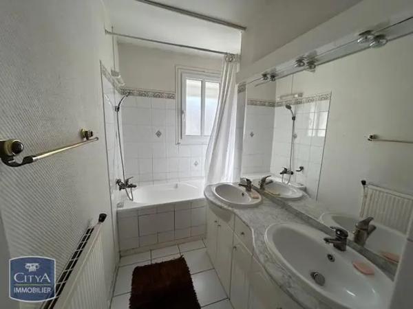 Appartement à louer 3 pièces 64.75m² Royan (17200)