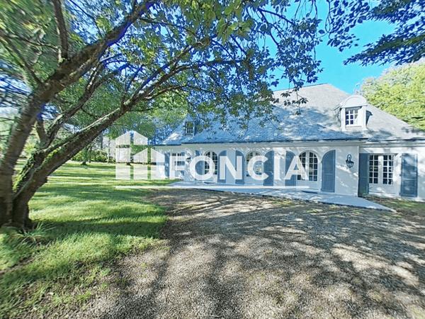 Location Maison 9 pièces 245 m² - 2 AVENUE DU CHATEAU Guerande 44350