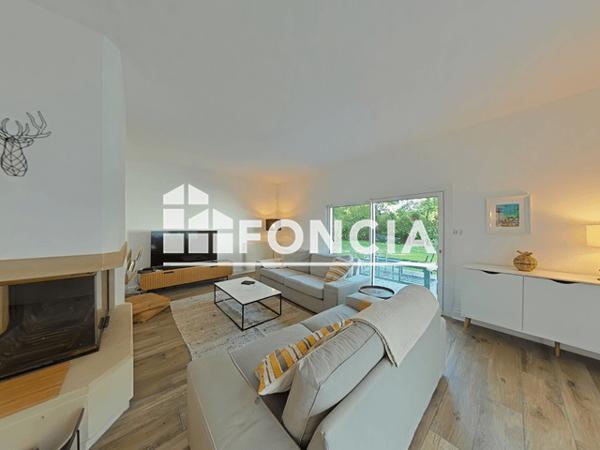 Location Maison 9 pièces 245 m² - 2 AVENUE DU CHATEAU Guerande 44350