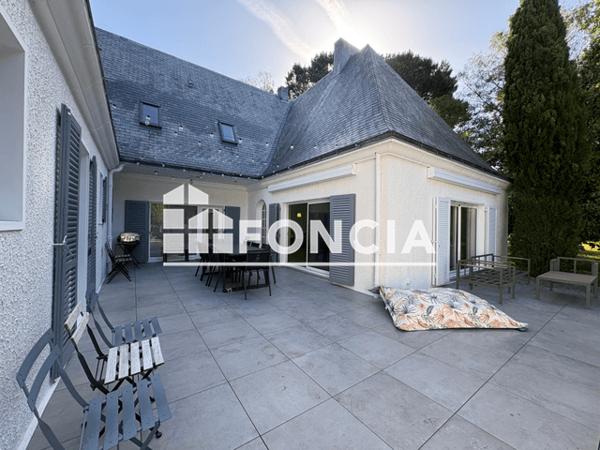 Location Maison 9 pièces 245 m² - 2 AVENUE DU CHATEAU Guerande 44350