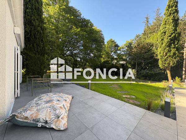 Location Maison 9 pièces 245 m² - 2 AVENUE DU CHATEAU Guerande 44350