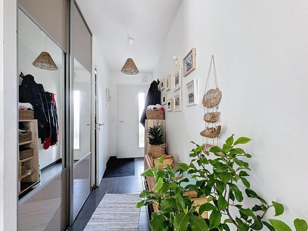 Maison contemporaine proche commerces et commodités