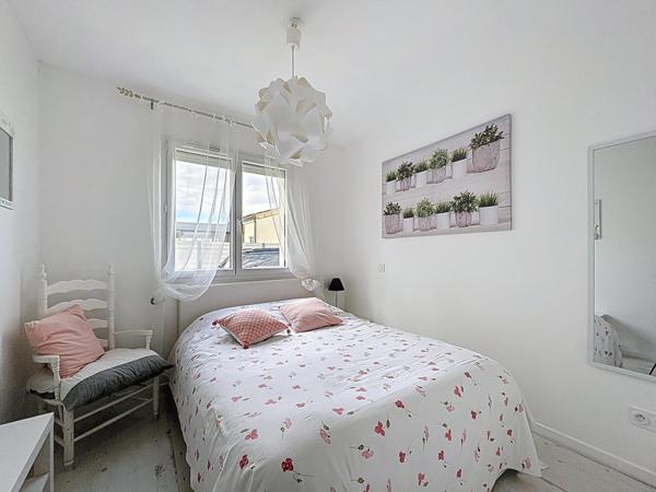 Maison contemporaine proche commerces et commodités