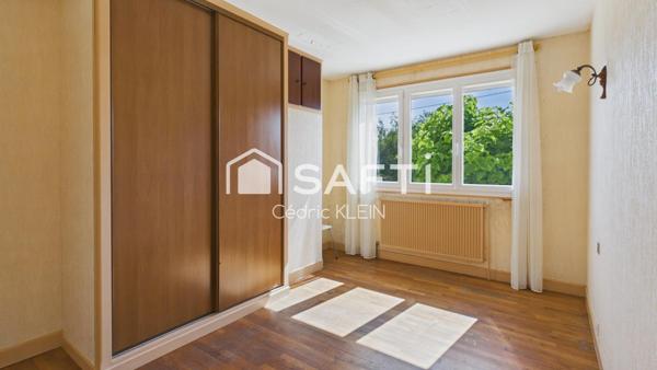 Maison sur sous sol avec joli terrain