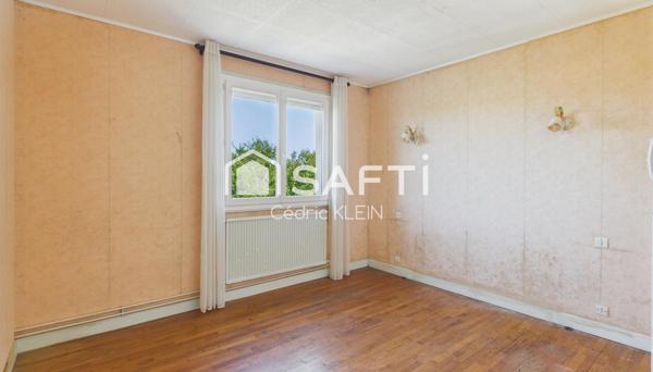 Maison sur sous sol avec joli terrain