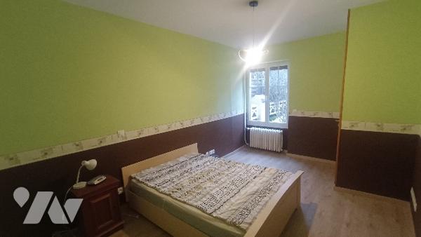 Montargis,  7 mn de la gare, maison de ville 4 PP,  avec accès pour une personne à mobilité réduite.