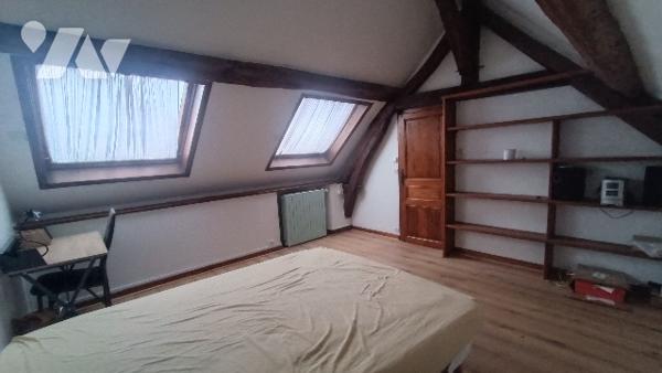 Montargis,  7 mn de la gare, maison de ville 4 PP,  avec accès pour une personne à mobilité réduite.