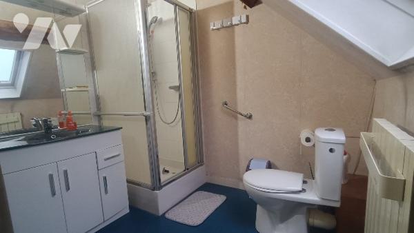 Montargis,  7 mn de la gare, maison de ville 4 PP,  avec accès pour une personne à mobilité réduite.