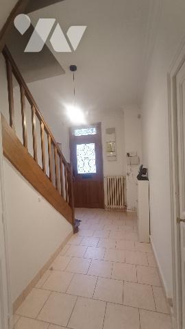 Montargis,  7 mn de la gare, maison de ville 4 PP,  avec accès pour une personne à mobilité réduite.