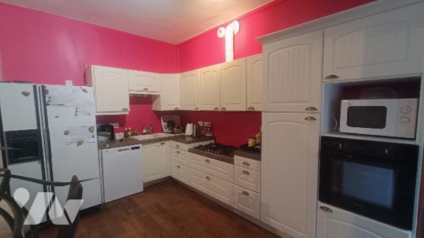 Montargis,  7 mn de la gare, maison de ville 4 PP,  avec accès pour une personne à mobilité réduite.