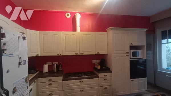 Montargis,  7 mn de la gare, maison de ville 4 PP,  avec accès pour une personne à mobilité réduite.