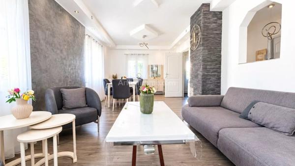 Vente                                                      Maison
                        
                     6 pièces                      160 m2                     à Ingersheim