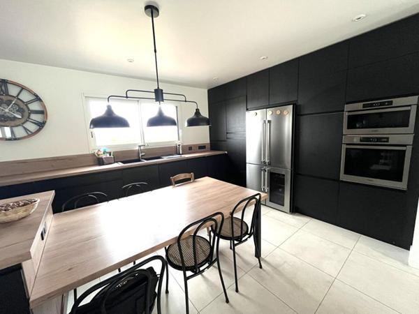 Maison d'architecte 4 chambres sur 5000M2 de terrain