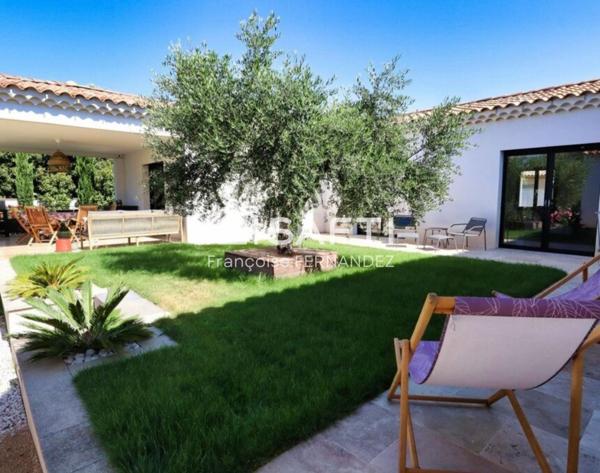 Villa contemporaine de 205 m² avec piscine et maison d'amis