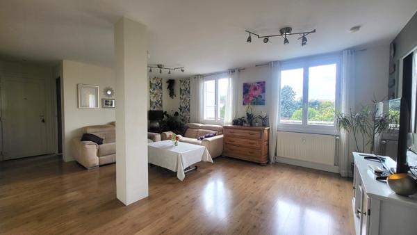Bel appartement 69m² avec deux chambres et un balcon