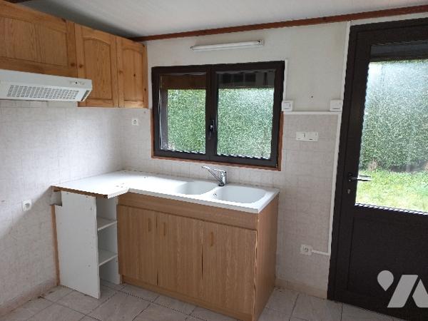 Maison semi-mitoyenne d'environ 112m² idéalement située.