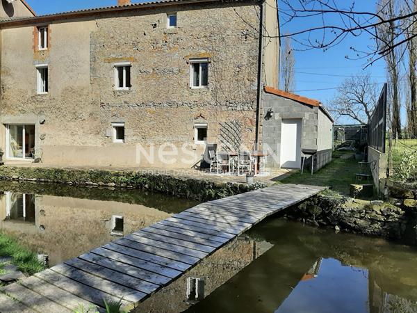 Ensemble immobilier de plus de 600m² dans un cadre paisible sur Nueil Les Aubiers