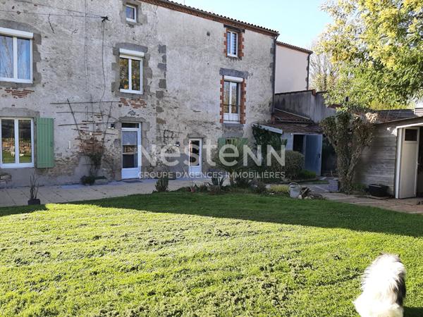 Ensemble immobilier de plus de 600m² dans un cadre paisible sur Nueil Les Aubiers