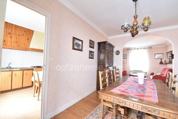 Concarneau : Maison de ville avec garage, petit extérieur, 3 chambres.