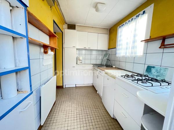 Concarneau : Maison de ville avec garage, petit extérieur, 3 chambres.