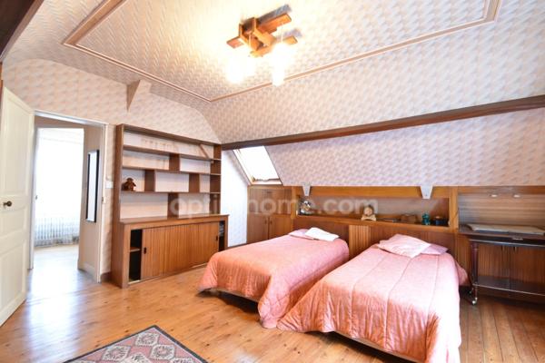 Concarneau : Maison de ville avec garage, petit extérieur, 3 chambres.