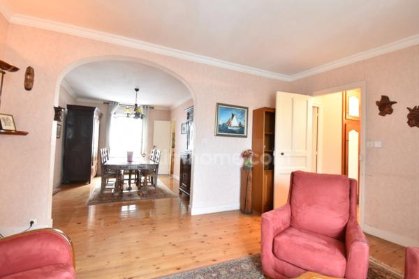 Concarneau : Maison de ville avec garage, petit extérieur, 3 chambres.