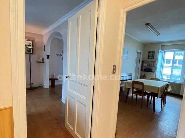 Concarneau : Maison de ville avec garage, petit extérieur, 3 chambres.